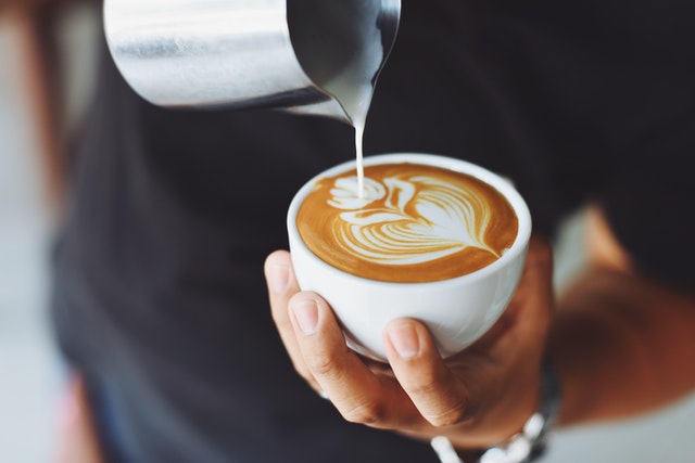 Welke apparatuur moet je hebben wanneer je een koffiezaak opent?